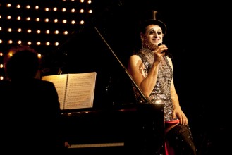 MISS KNIFE CHANTE OLIVIER PY - Critique sortie Avignon / 2013 Avignon La Manufacture