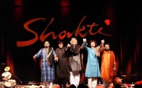 REMEMBER SHAKTI : JOHN McLAUGHLIN / ZAKIR HUSSAIN - Critique sortie Jazz / Musiques Paris Salle Pleyel