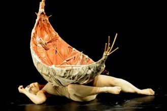 Ilka Schönbein et Laurie Cannac / Un poisson-clown amoureux - Critique sortie Théâtre Paris Le Grand Parquet