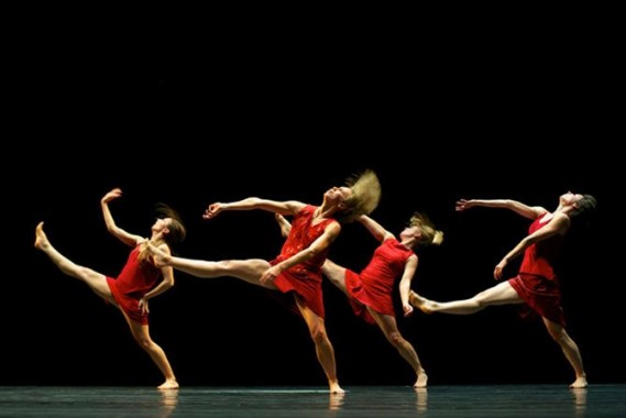 Ballet de l’Opéra de Lyon - Critique sortie Danse Pontoise L'APOSTROPHE - THEATRE DES LOUVRAIS