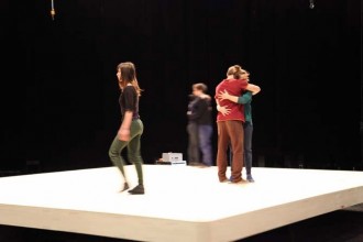 Celui qui tombe - Critique sortie Cirque Paris Théâtre du Châtelet