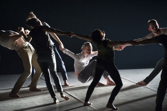 Jamais assez - Critique sortie Danse Montigny-le-Bretonneux Théâtre de Saint-Quentin-en-Yvelines