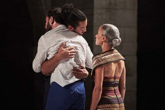Face à la mer, pour que les larmes deviennent des éclats de rire - Critique sortie Danse Vitry-sur-Seine Théâtre Jean Vilar