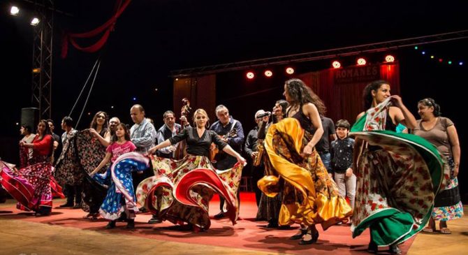 Les Nomades tracent les chemins du ciel - Critique sortie Théâtre Paris Chapiteau du Cirque Romanès