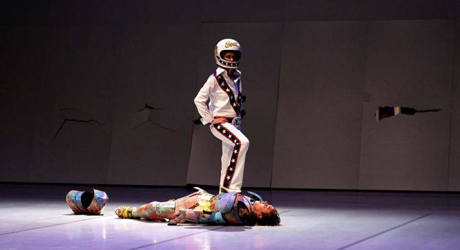 Evel Knievel contre Macbeth na terra do finado Humberto - Critique sortie Théâtre Lausanne Théâtre de Vidy