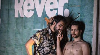 Christophe Honoré revient dans « Les Idoles » sur une période récente de notre Histoire. - Critique sortie Théâtre Paris Théâtre de la Porte Saint-Martin
