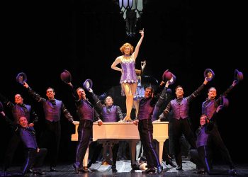 Comédies musicales. Les costumes font leur show ! - Critique sortie Théâtre Moulins Centre National du Costume de Scène et de la scénographie