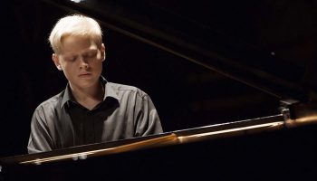 Alexander Malofeev affronte un programme de choc, de Rachmaninov à Liszt et de Prokofiev à Tchaikovski - Critique sortie Classique / Opéra Paris Fondation Louis Vuitton
