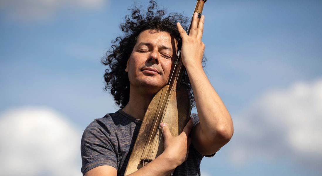 « Poetic Trance », nouvel album d’Aziz Sahmaoui - Critique sortie Jazz / Musiques Paris new morning