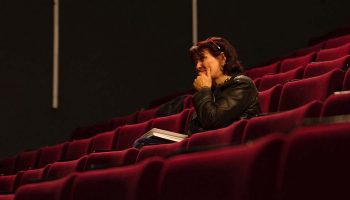 Entretien avec Cécile Backès : rapprocher les spectateurs de l’acte d’écriture - Critique sortie Théâtre Comédie de Béthune