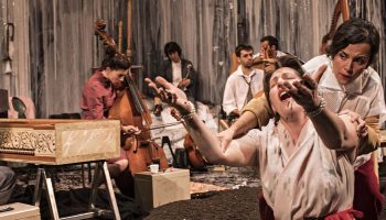 Songs, l’ensemble baroque Correspondances et le metteur en scène Samuel Achache conjuguent leurs talents - Critique sortie Théâtre Paris Théâtre des Bouffes du Nord