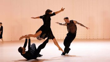 L&rsquo;Opéra de Paris invite Rosas de la chorégraphe Anne Teresa De Keersmaeker - Critique sortie Danse Paris Palais Garnier