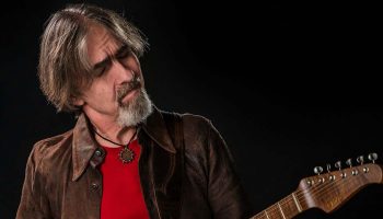 DBIII : Dean Brown, avec Dennis Chambers et Hadrien Feraud - Critique sortie Jazz / Musiques Paris new morning