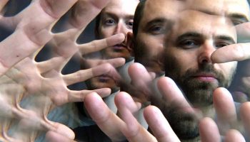 How to welcome the aliens de Jay Gilligan et Eric Longequel - Critique sortie Cirque La Courneuve