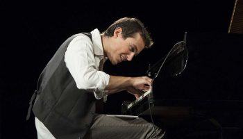 Guy Mintus en trio, avec Dan Pappalardo à la contrebasse et Philippe Lemm à la batterie - Critique sortie Jazz / Musiques Paris Duc des Lombards