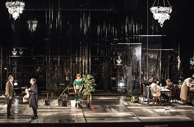 Jean-François Sivadier met en scène Un ennemi du peuple de Henrik Ibsen - Critique sortie Théâtre Grenoble MC2 Grenoble