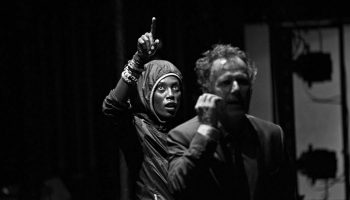 Dans la solitude des champs de coton de Bernard-Marie Koltès, mis en scène de Charles Berling - Critique sortie Théâtre Paris Grande Halle de la Villette