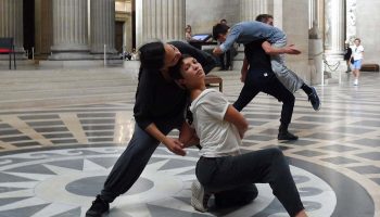 La Figure de l&rsquo;érosion de Nathalie Pernette - Critique sortie Danse Paris Le Panthéon
