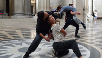 La Figure de l’érosion de Nathalie Pernette - Critique sortie Danse Paris Le Panthéon