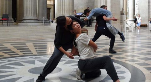La Figure de l&rsquo;érosion de Nathalie Pernette - Critique sortie Danse Paris Le Panthéon