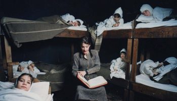 Buchettino par Chiara Giudi, Claudia et Romeo Castelluci - Critique sortie Théâtre Paris Ateliers Berthier - Opéra Comique