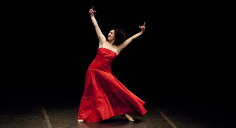 Moving with Pina avec la chorégraphe Cristiana Morganti - Critique sortie Danse Paris Théâtre de la Ville Les Abbesses