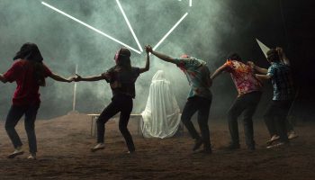 Christian Rizzo crée  Une maison avec quatorze danseurs - Critique sortie Théâtre Paris Chaillot - Théâtre national de la danse