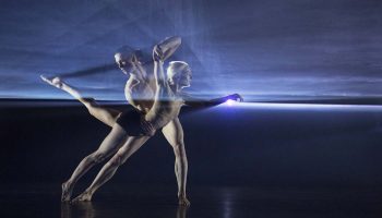 Autobiography de Wayne McGregor - Critique sortie Avignon / 2019 Avignon Festival d’Avignon. Cour du Lycée Saint-Joseph