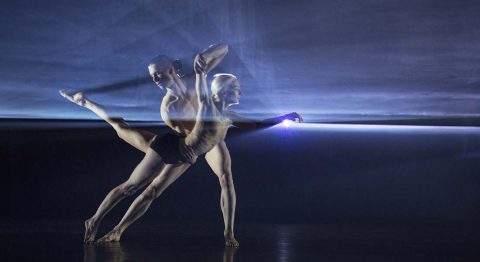 Autobiography de Wayne McGregor - Critique sortie Avignon / 2019 Avignon Festival d’Avignon. Cour du Lycée Saint-Joseph