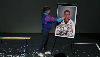 Le Syndrome du banc de touche de Léa Girardet, mis en scène par Julien Bertin - Critique sortie Avignon / 2019 Avignon Avignon Off. Théâtre du Train Bleu