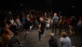 Nous étions debout et nous ne le savions pas de Catherine Zambon, mis en scène par François Fehner - Critique sortie Avignon / 2019 Avignon Avignon Off. Festival Villeneuve en Scène