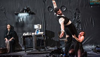 Demi-Véronique, une création collective de Jeanne Candel, Caroline Darchen et Lionel Dray - Critique sortie Théâtre Marseille La Criée - Théâtre National de Marseille