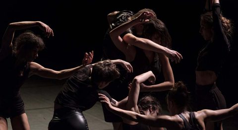 Falling Stardust, Chorégraphie d’ Amala Dianor - Critique sortie Danse Tremblay-en-France Théâtre Louis Aragon