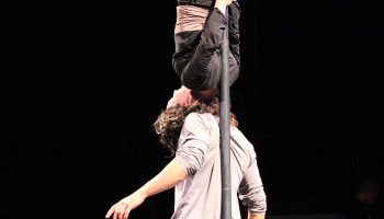 Appuie-toi sur moi de Virginie Le Flaouter, Gilles Cailleau et Vincent Maillot, mis en scène de Gilles Cailleau - Critique sortie Cirque Auch Chapiteau Garros