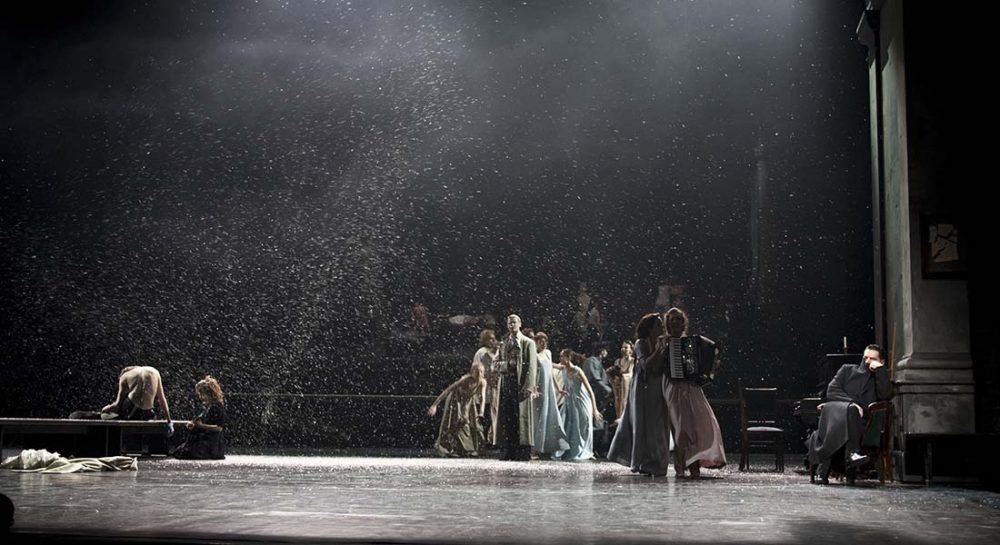 La compagnie russe du Théâtre Vakhtangov présente Eugène Onéguine de Pouchkine et Oncle Vania de Tchekhov avec Rimas Tuminas à la mise en scène - Critique sortie Théâtre Paris Théâtre Marigny