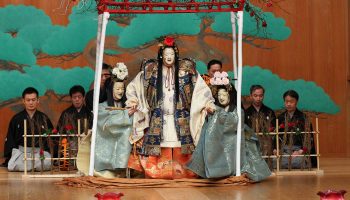 Marie-Antoinette, Reine fascinée par les roses de Shinji Ueda mes Minoru Genshô Umewaka, Shinji Ueda / chorégraphie et composition de Nagauta, Kanjûro Fujima - Critique sortie Théâtre Paris Théâtre National de l'Opéra Comique