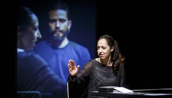 Je crois que dehors c&rsquo;est le printemps de Concita de Gregorio, mis en scène de Giorgio Barberio Corsetti et Gaia Saitta - Critique sortie Théâtre Paris Le Monfort Théâtre