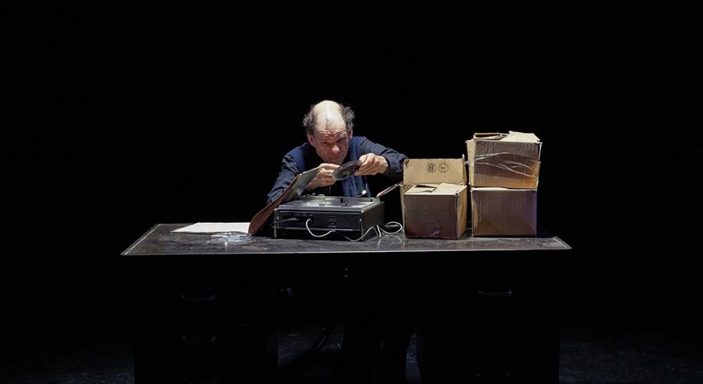 La dernière bande de Samuel Beckett, mise en scène de Jacques Osinski - Critique sortie Théâtre Paris Athénée Théâtre Louis-Jouvet