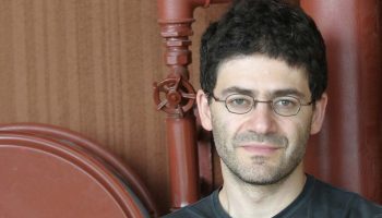 Tous des oiseaux, de Wajdi Mouawad (Actes Sud – Papiers) remporte le Grand Prix de littérature dramatique 2019 - Critique sortie Théâtre Paris ARTCENA