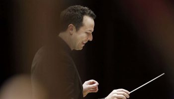 Joshua Weilerstein puis Case Sclaglione à la tête de l’Orchestre national d’Île-de-France - Critique sortie Classique / Opéra Paris