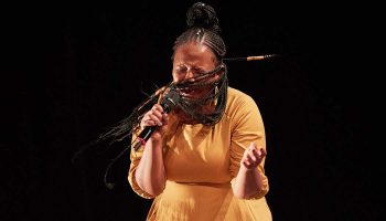 « Not Another Diva » par la performeuse sud-africaine Hlengiwe Lushaba et le chorégraphe congolais Faustin Linyekula - Critique sortie Jazz / Musiques Ris Orangis Scène nationale Agora-Desnos