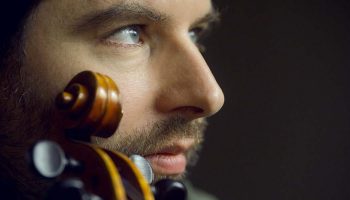 Le violoniste Mathias Lévy signe un nouvel album, « Unis vers », en trio avec Jean-Philippe Viret et Sébastien Giniaux. - Critique sortie Jazz / Musiques Paris Amphithéâtre de la Cité de la Musique