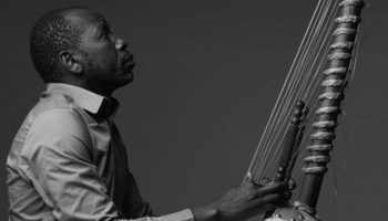 Ballaké Sissoko, deux duos avec Vincent Ségal puis Andy Emler - Critique sortie Jazz / Musiques Fontenay-sous-Bois Le Comptoir - Halle Roublot