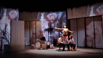 Toute nue d’après Georges Feydeau et Lars Norén, mis en scène par Emilie Anna Maillet - Critique sortie Théâtre Paris Théâtre Paris-Villette