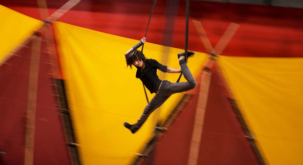 Appuie-toi sur moi de Virginie Le Flaouter, Vincent Maillot et Gilles Cailleau, mise en piste de  Gilles Cailleau - Critique sortie Théâtre Malaunay Gymnase Nicolas Batum Festival Spring