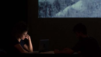 Ils ne savaient pas qu’ils étaient dans le monde de Nolwenn Peterschmitt et Maxime Lévêque - Critique sortie Théâtre Alfortville Théâtre-Studio d’Alfortville