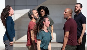 Avec Gouâl, Filipe Lourenço revisite et actualise l’allaoui - Critique sortie Danse Paris Lycée Jacques-Decour