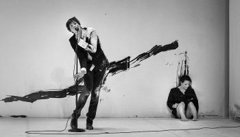 Là, conception et jeu Camille Decourtye et Blaï Mateu Trias - Critique sortie Théâtre Paris Théâtre 71