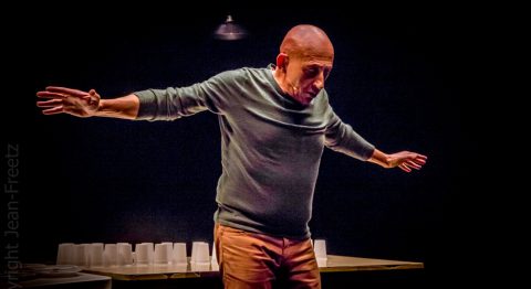 Une Vie de Gérard en Occident d&rsquo;après François Beaune, mise en scène et jeu Gérard Potier - Critique sortie Théâtre Paris Théâtre de Belleville