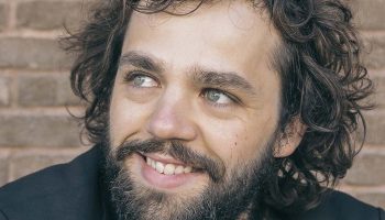 Baltass et close-up de Yann Frisch - Critique sortie Théâtre Paris Lycée Jacques-Decour